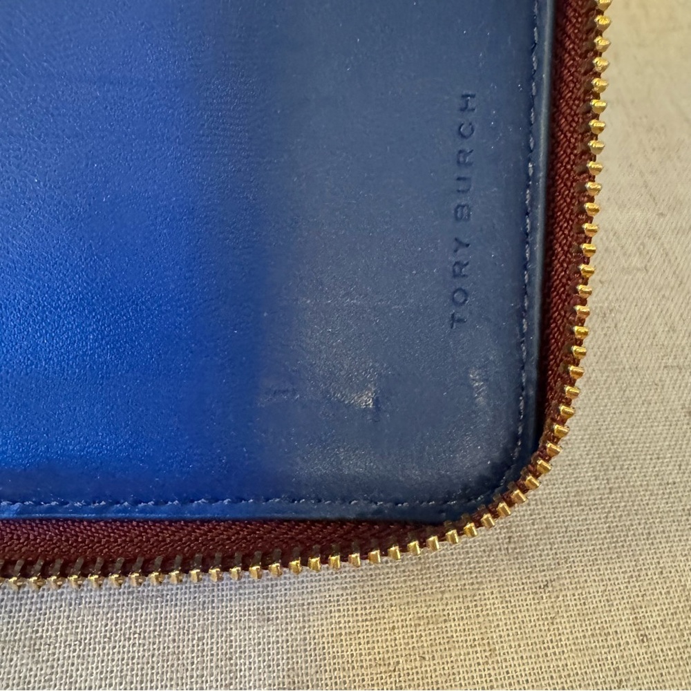 Tory Burch Burgundy Robinson Wristlet Wallet - Picture 10 of 10